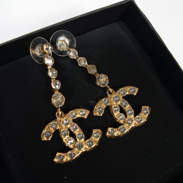 Chanel 闪钻金色双C吊坠耳钉