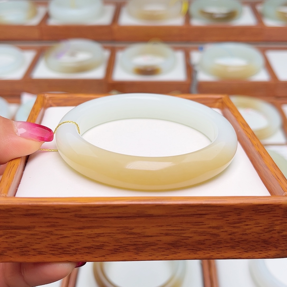 和田玉手镯未镶嵌55.8