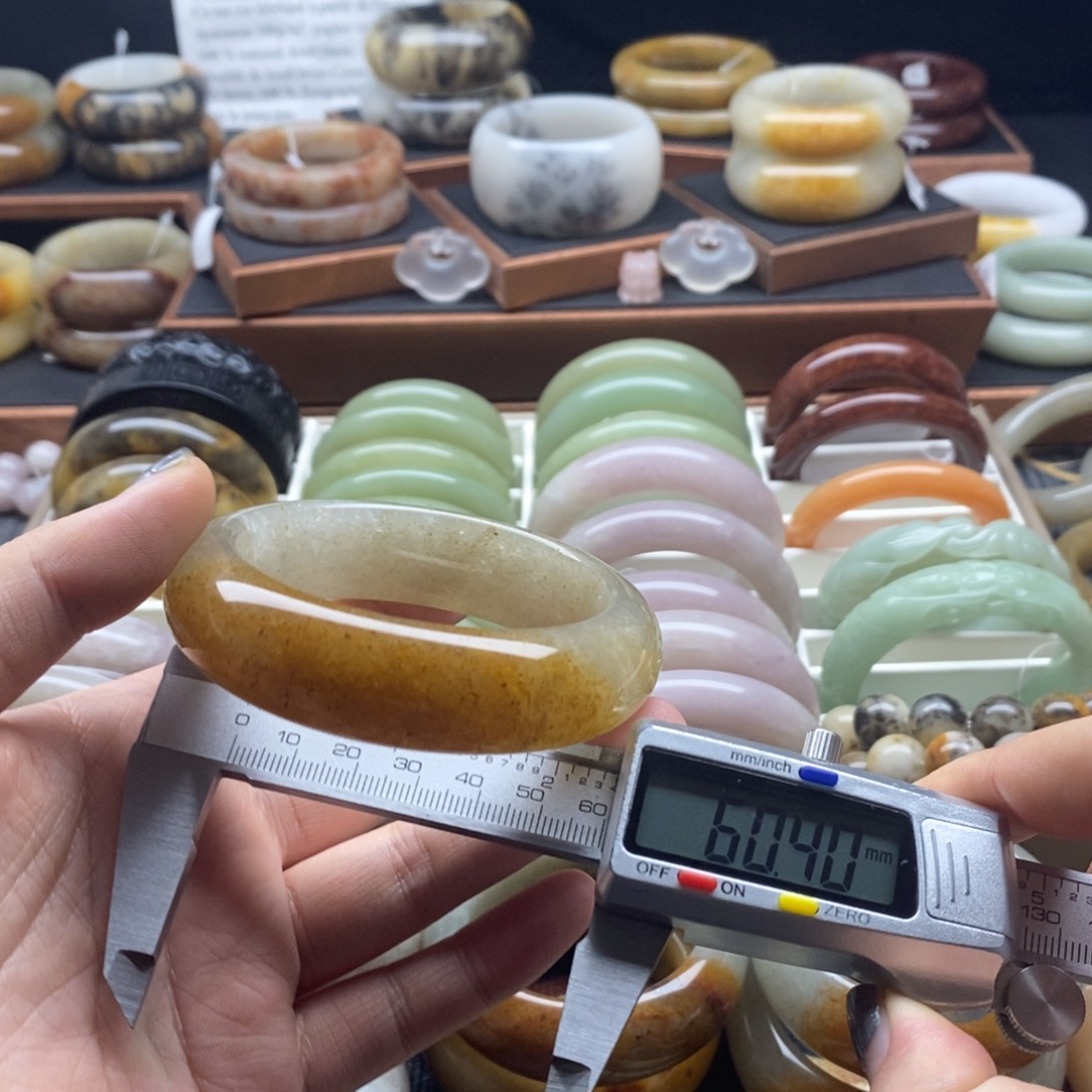 石英质玉未镶嵌手镯
