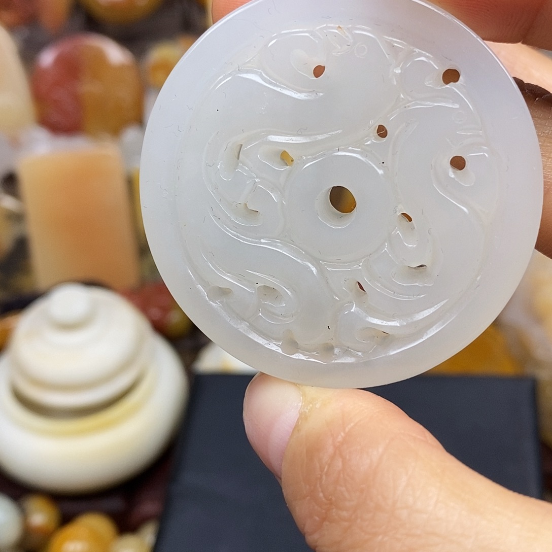 石英质玉（黄龙玉）颈饰未镶嵌