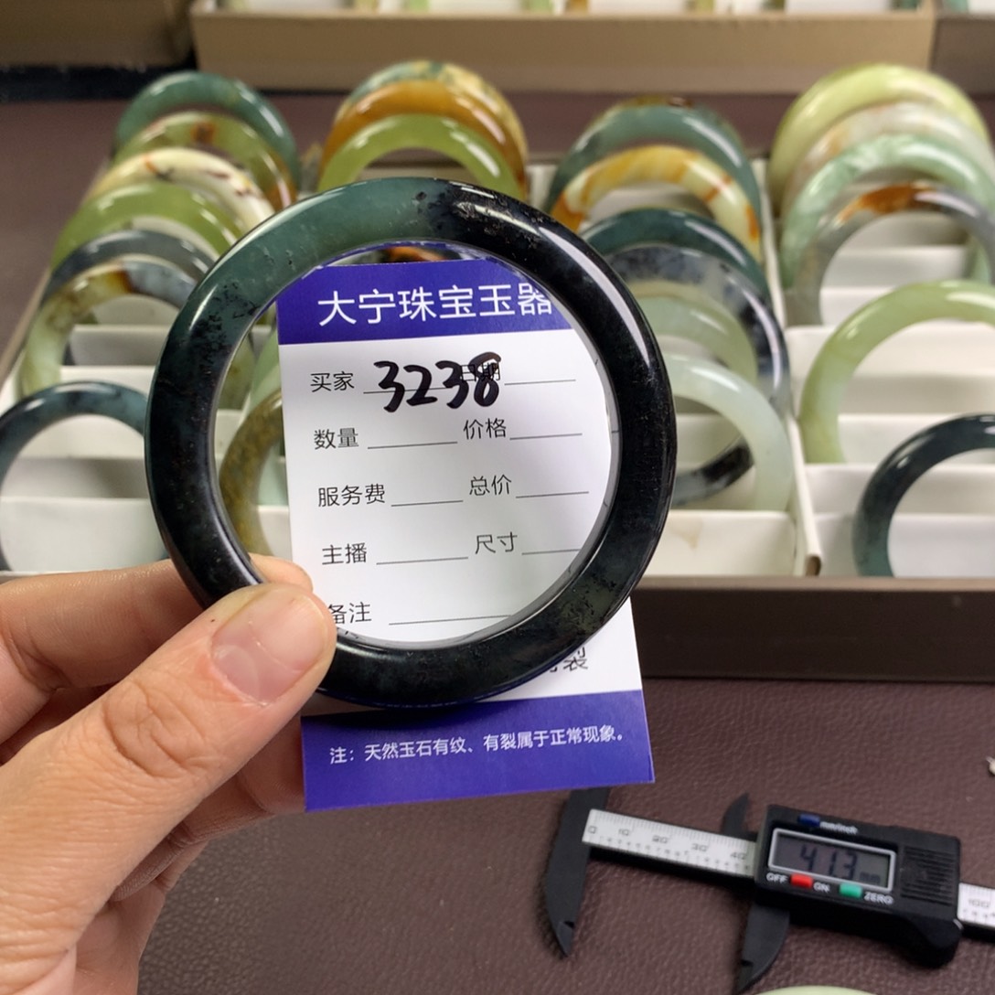 蛇纹石玉未镶嵌手镯顾*安3238