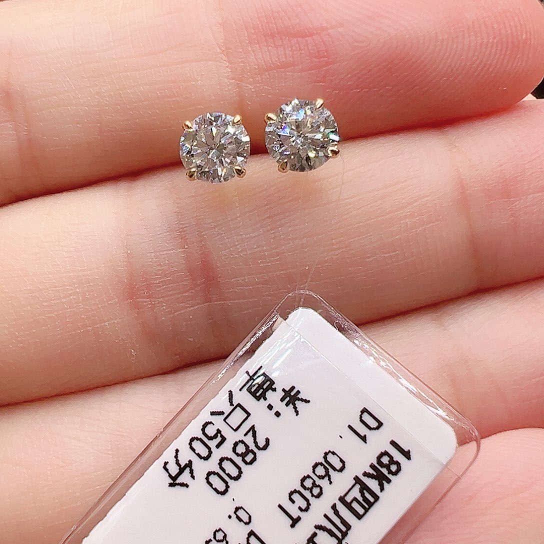 套链18K金镶嵌实验室培育钻石单颗50分，一对四爪耳钉k黄