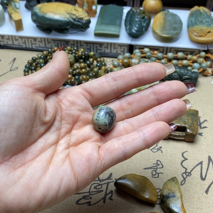 透闪石质玉手把未镶嵌