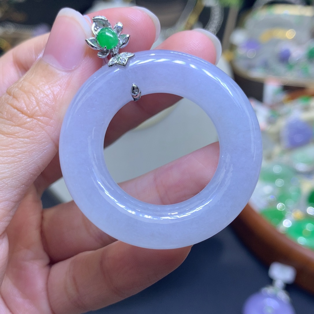 颈饰18K金镶嵌翡翠