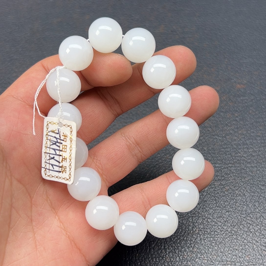 和田玉且末白玉卡14多样性发一未镶嵌