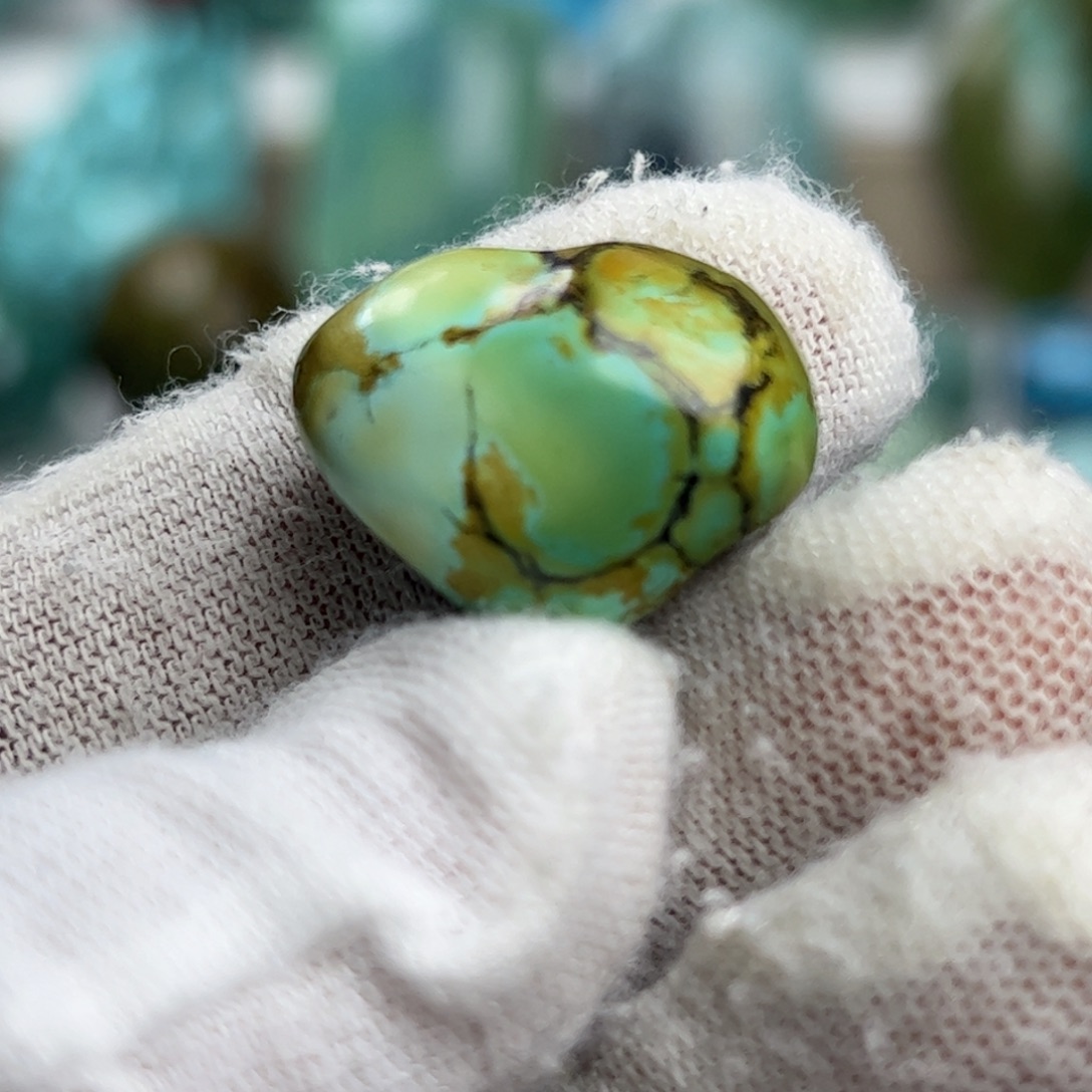 绿松石未镶嵌珠宝奇石