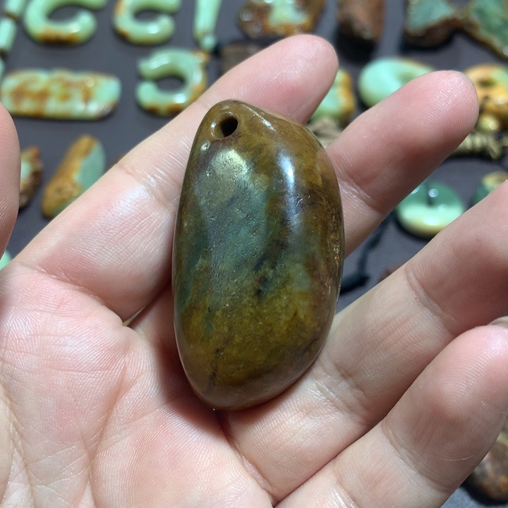 岫岩河磨玉（透闪石质玉）未镶嵌颈饰