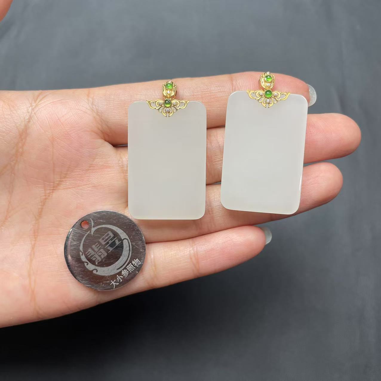 3BH20-39459T11-和田玉吊坠18k金扣-多样性发其一