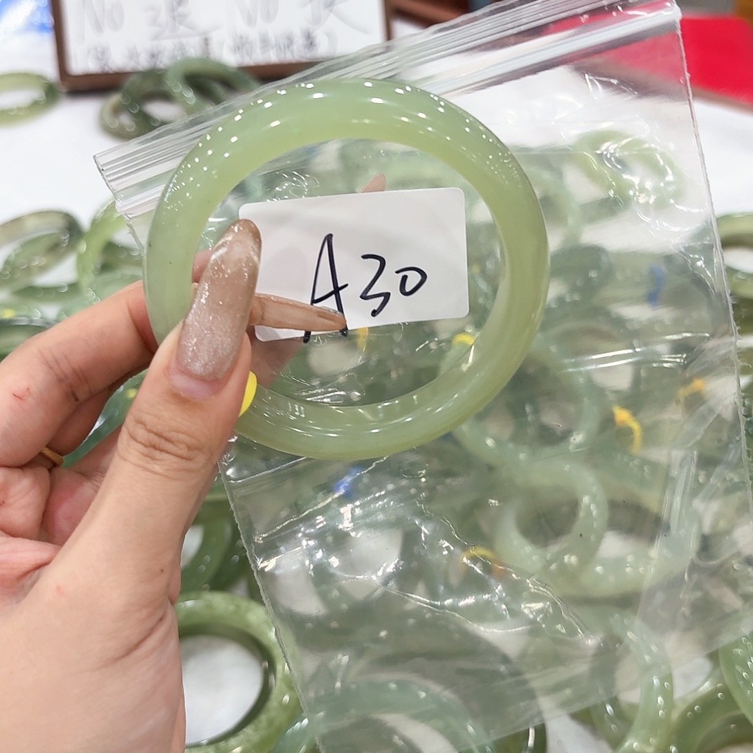 玉***儿未镶嵌蛇纹石玉手镯