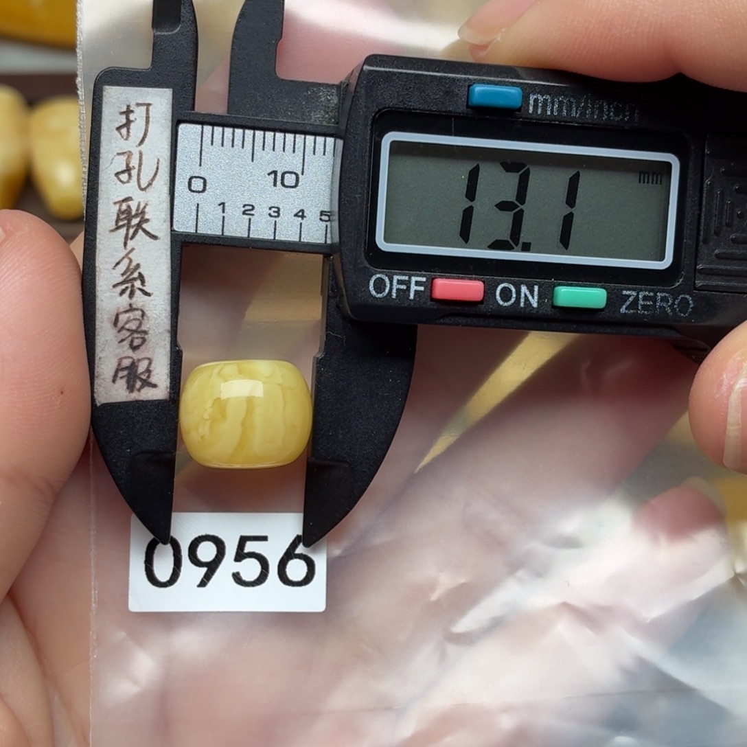 亲***跑蜜蜡未镶嵌裸石蜜蜡