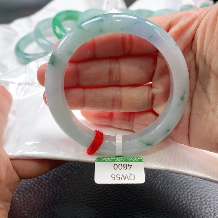 翡翠手镯未镶嵌5555555555