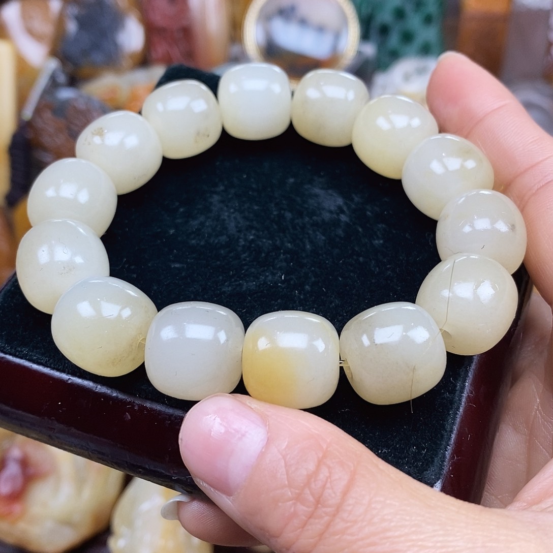 石英质玉未镶嵌颈饰