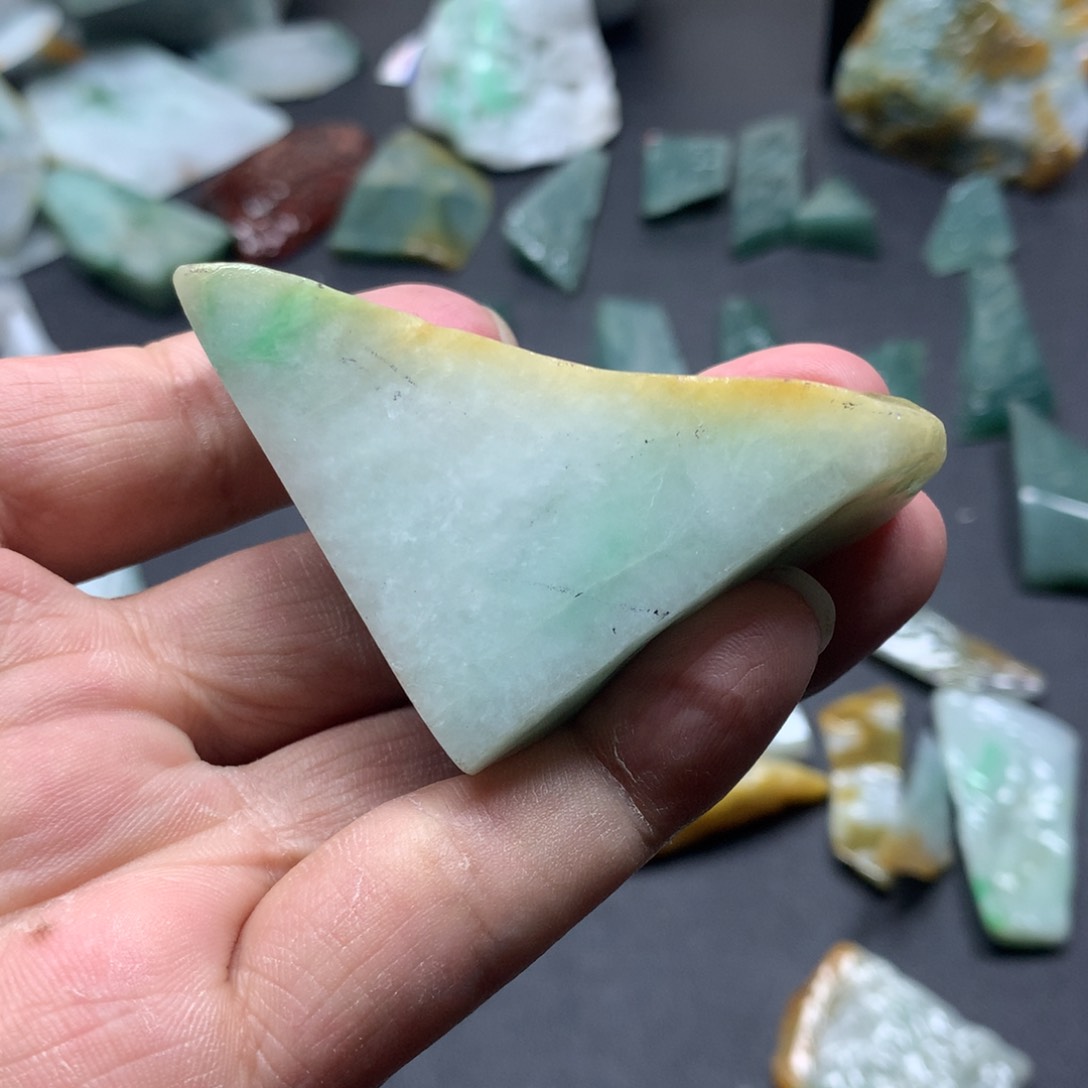 翡翠颈饰未镶嵌翡翠