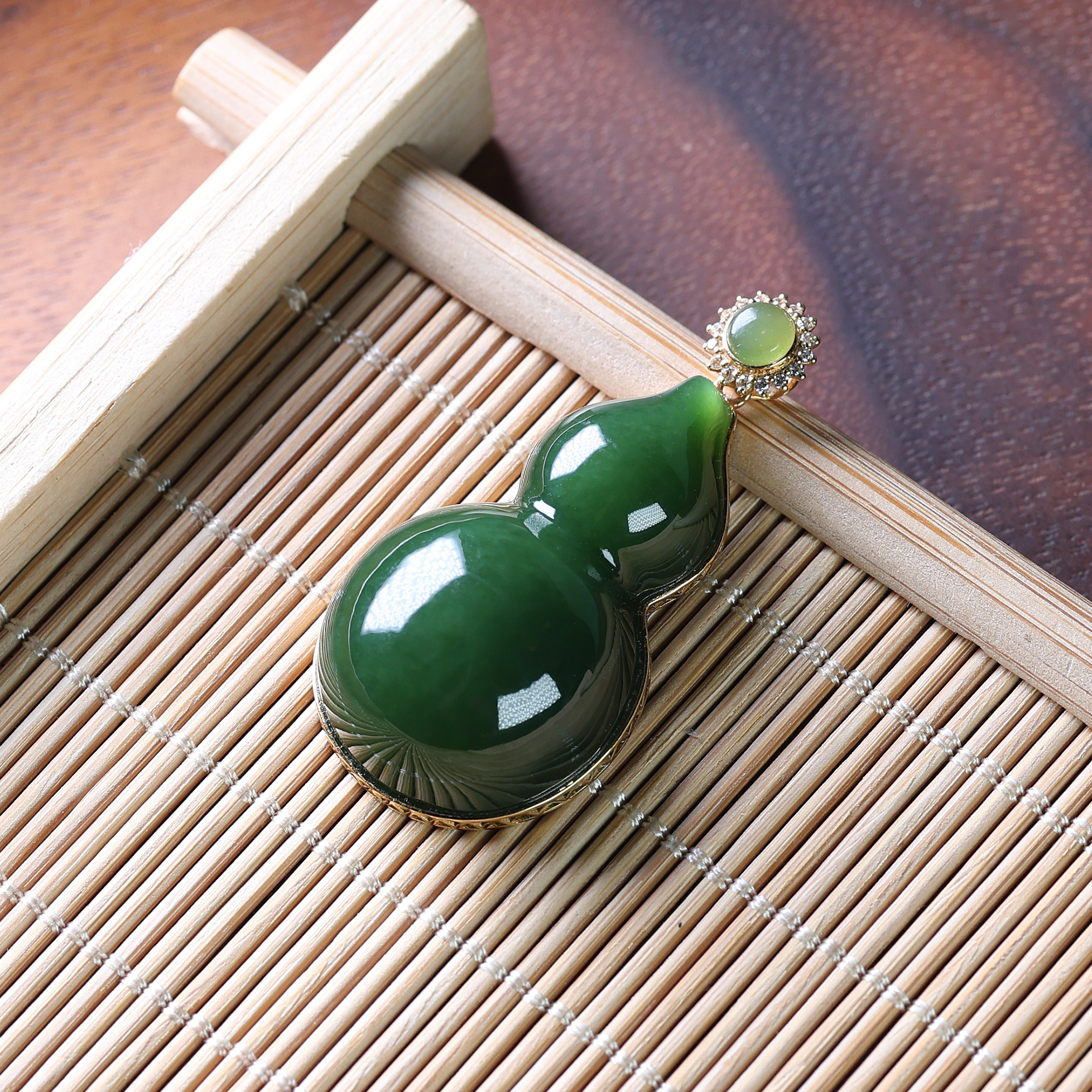 新疆爱思尔新疆和田玉吊坠18K碧玉葫芦吊坠0BKA0A140（多样性发货）