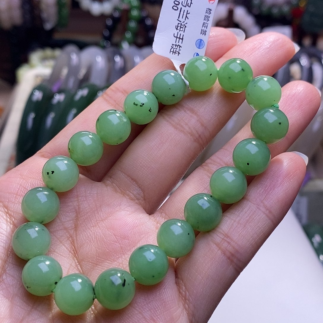 颈饰未镶嵌和田玉毕业级高冰乌兰海猕猴桃苹果绿手链10m