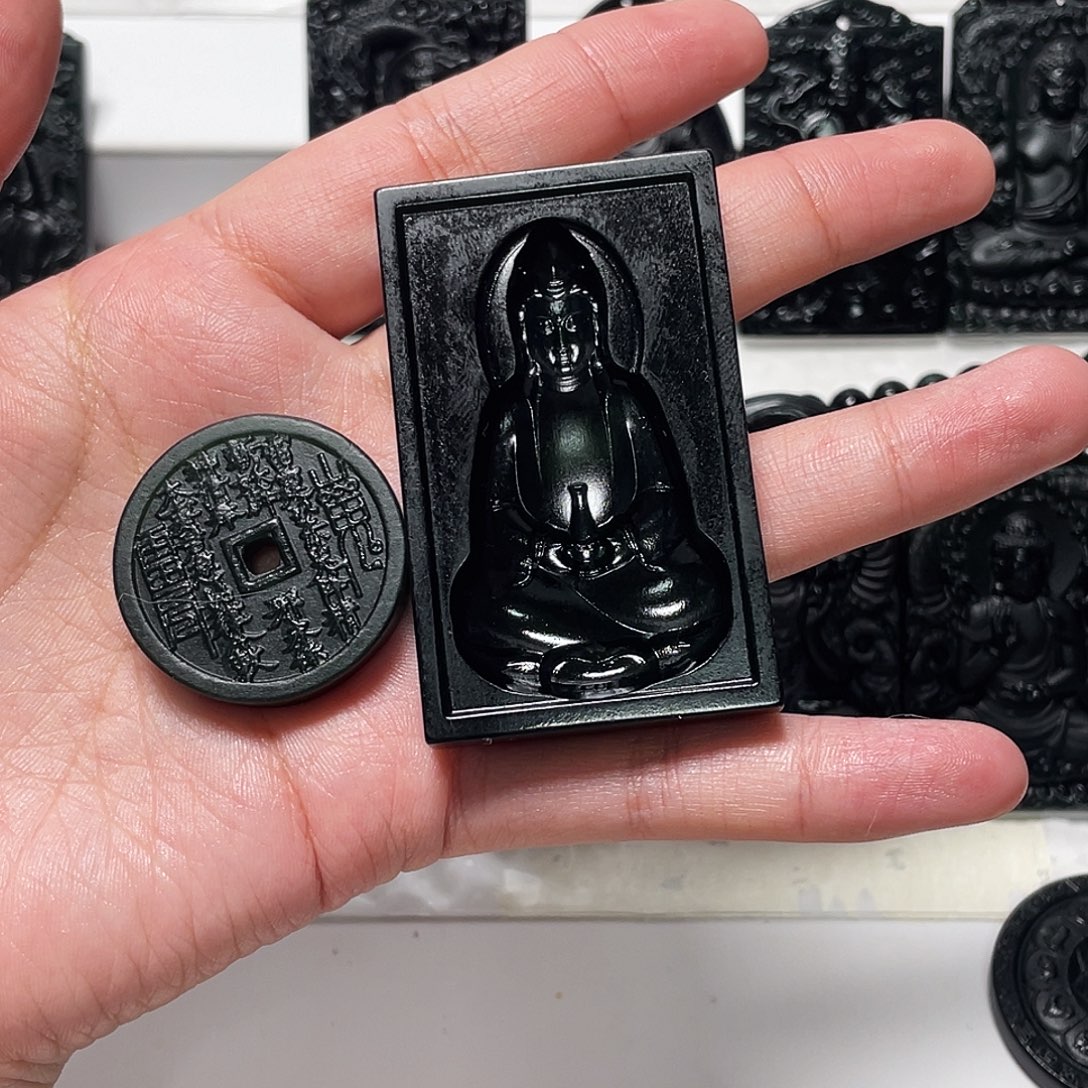 赵***做蛇纹石玉未镶嵌颈饰