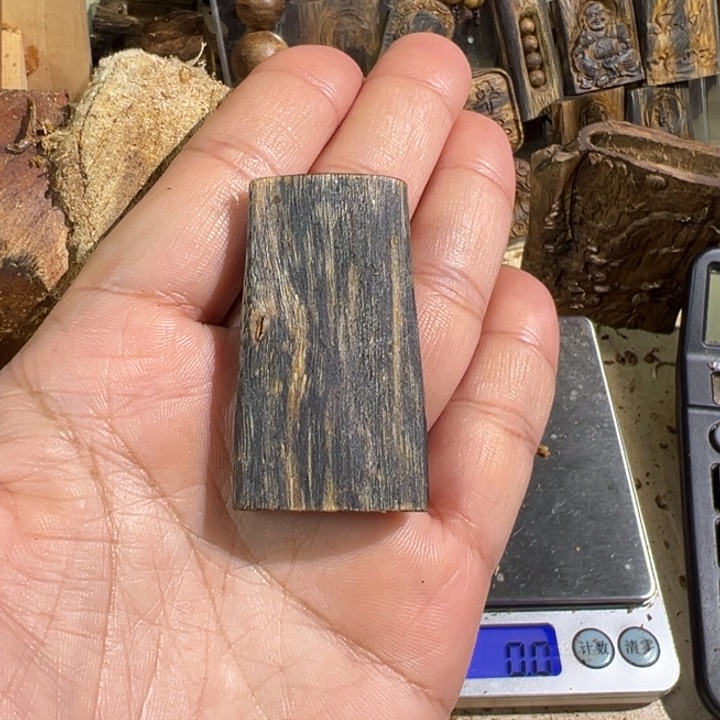 沉香吊坠薇***号紫棋楠沉香吊坠9.9克