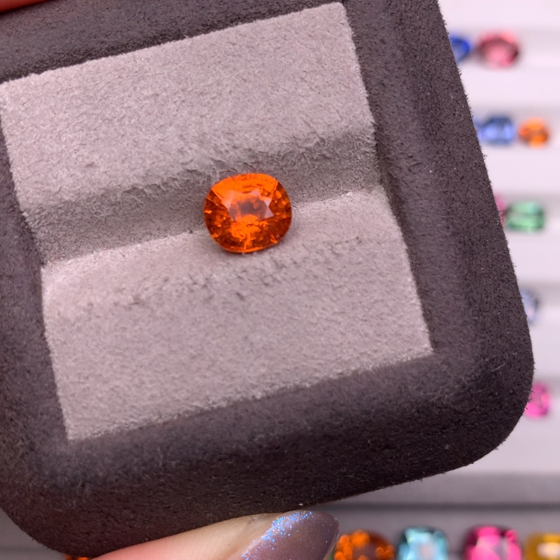 石榴石裸石未镶嵌2.4克拉