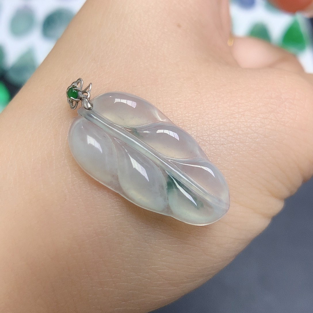 翡翠颈饰18K金镶嵌叶子