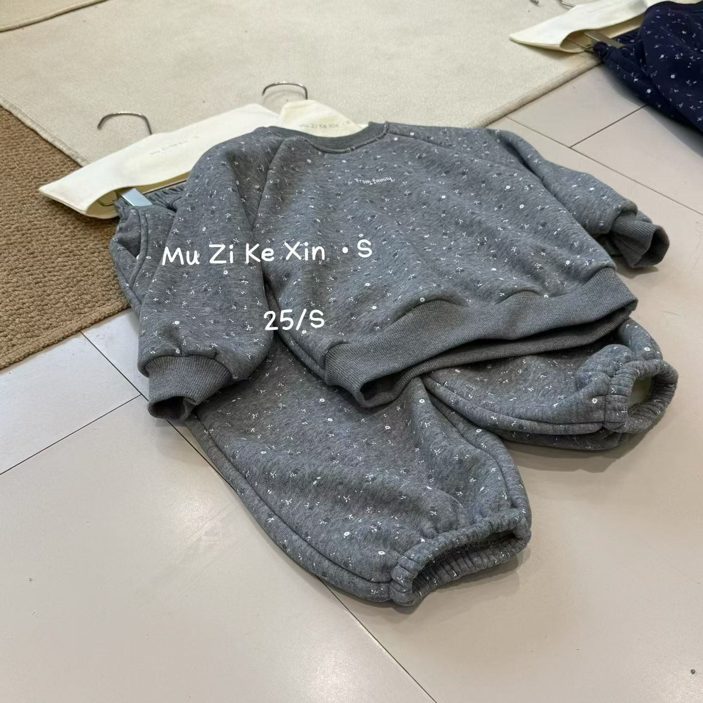 2025秋冬      韩版碎花加绒女童卫衣套装