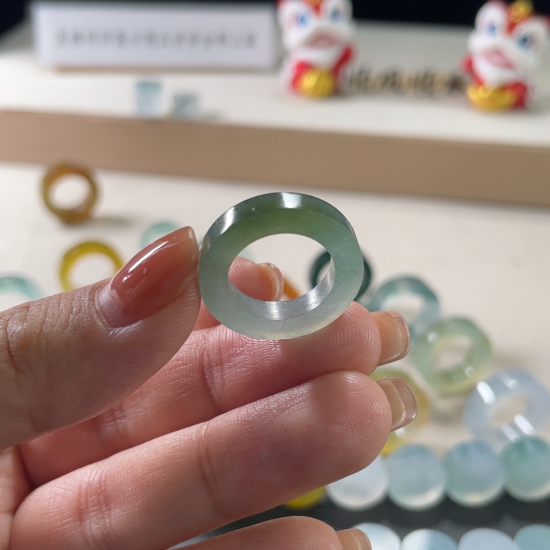 定制翡翠未镶嵌小圈口福利