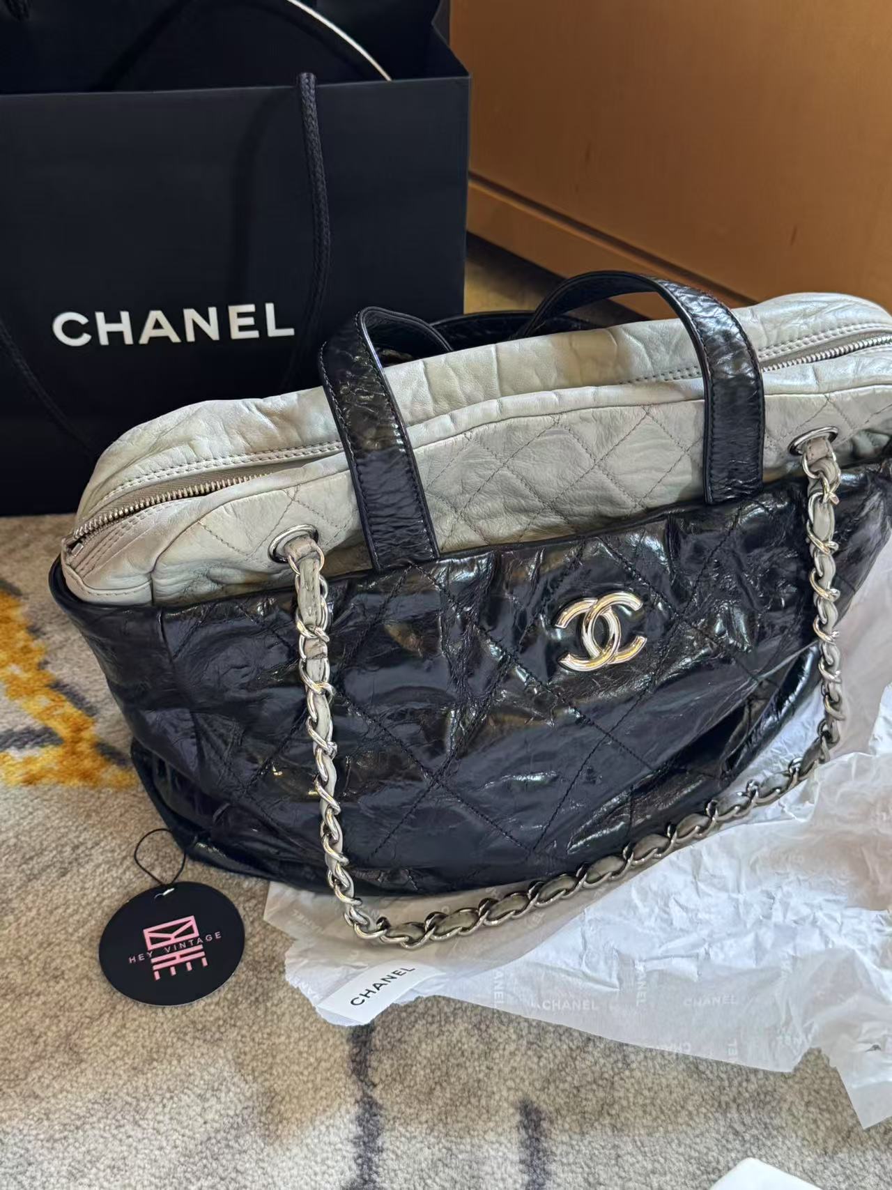 95新 Chanel/香奈儿 展会外场！油腊黑拼灰托特包 12开