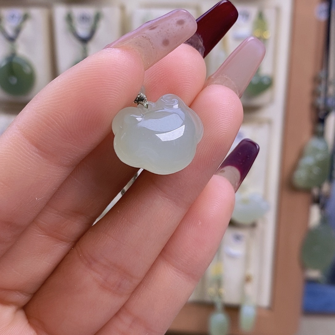 E***Y和田玉未镶嵌颈饰