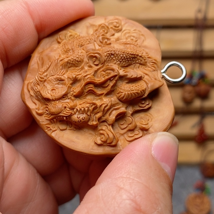 ↑***光核桃手工雕刻双龙戏珠