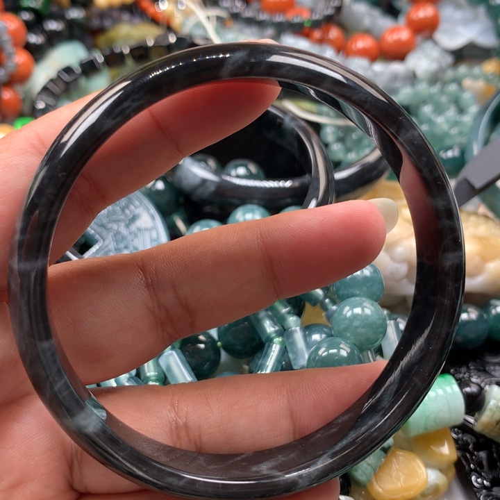 翡翠颈饰未镶嵌保真天然A货翡翠61.9