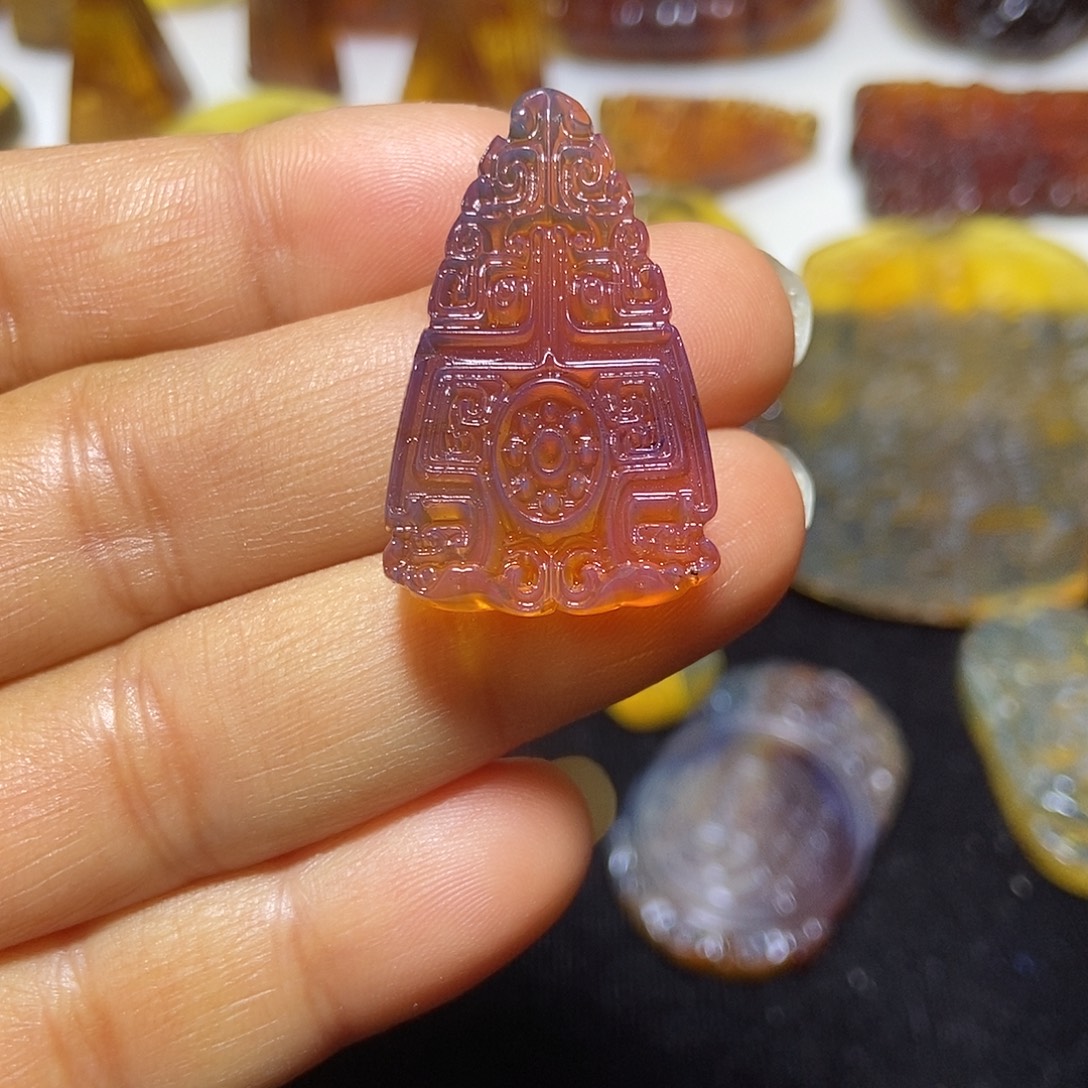 琥珀未镶嵌颈饰缅甸天然琥珀吊坠