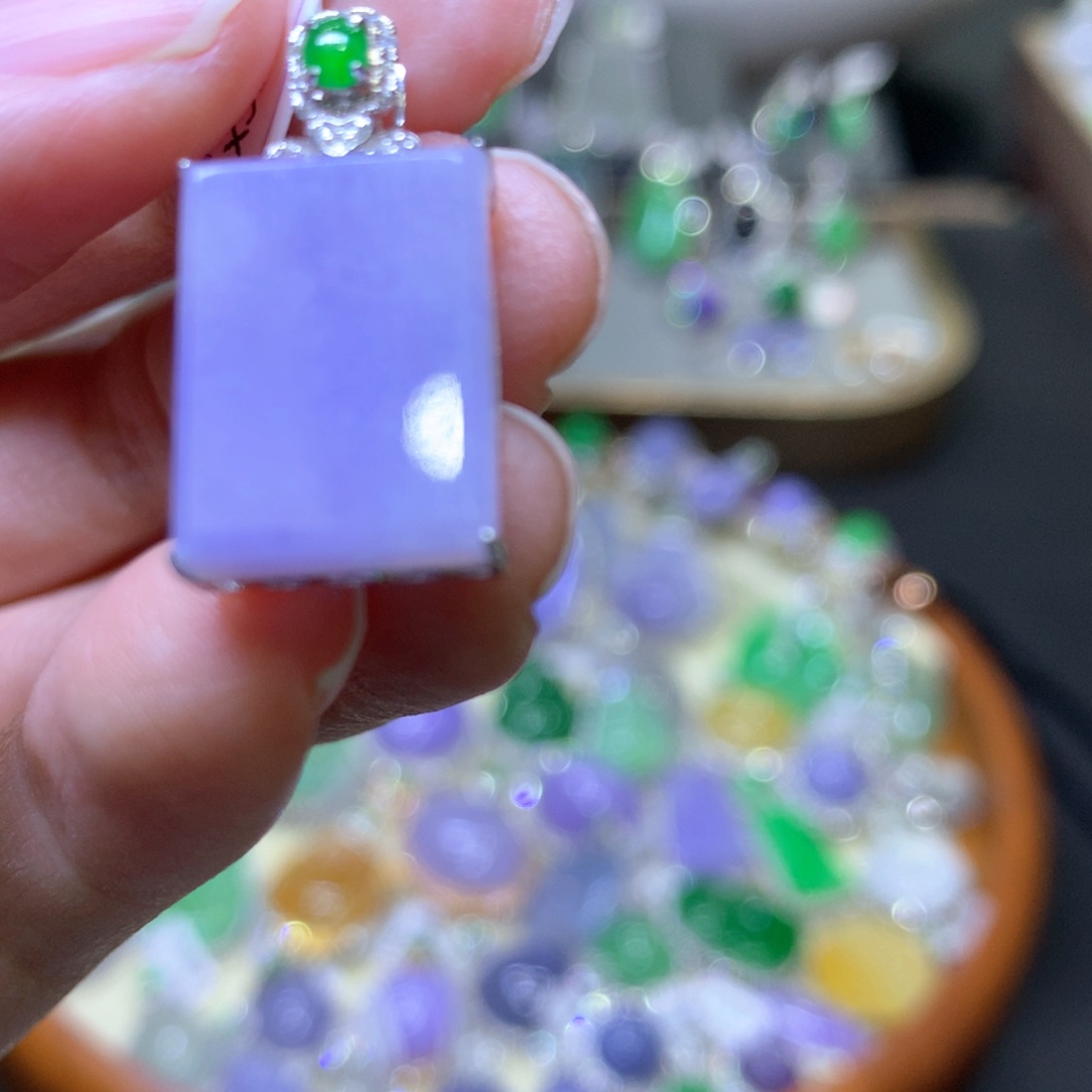 【闪购商品】翡翠颈饰18K金镶嵌翡翠吊坠项链