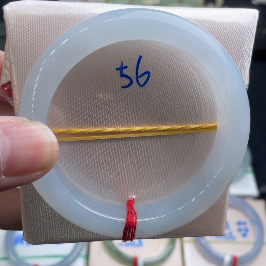 翡翠手镯未镶嵌翡翠手镯