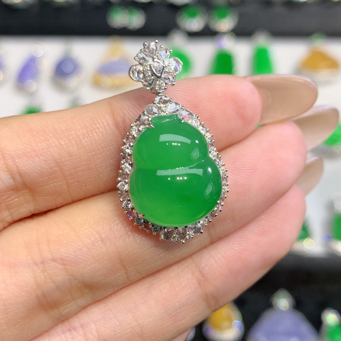翡翠18K金镶嵌吊坠(不含链)木纳冰绿