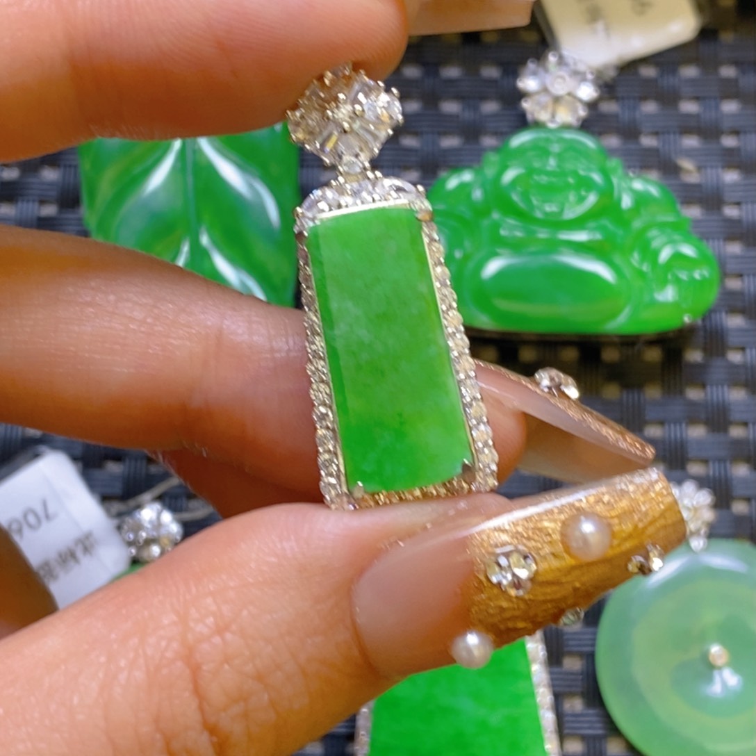 翡翠颈饰银S925镶嵌吊坠