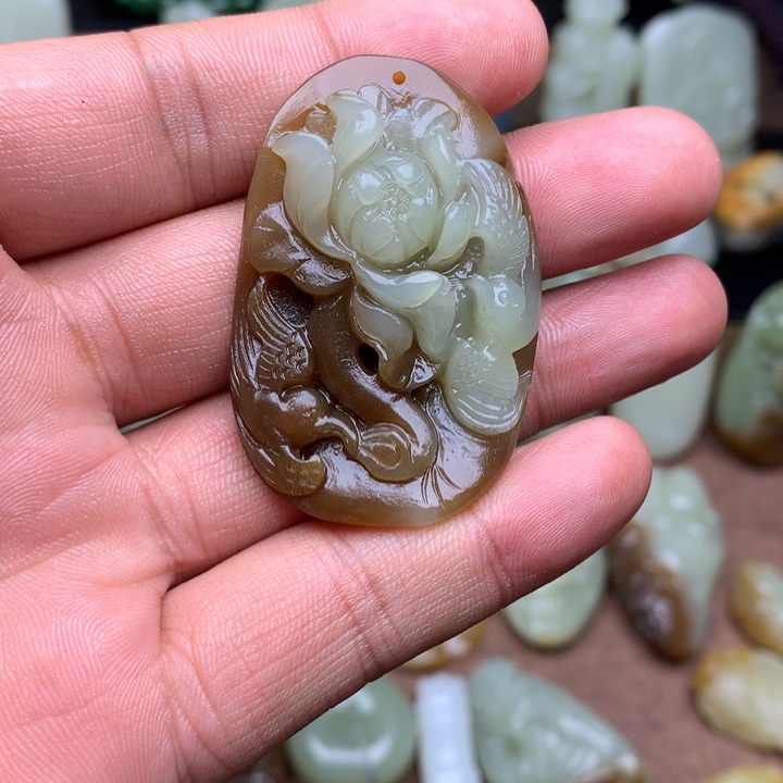 和田玉（糖玉）未镶嵌颈饰
