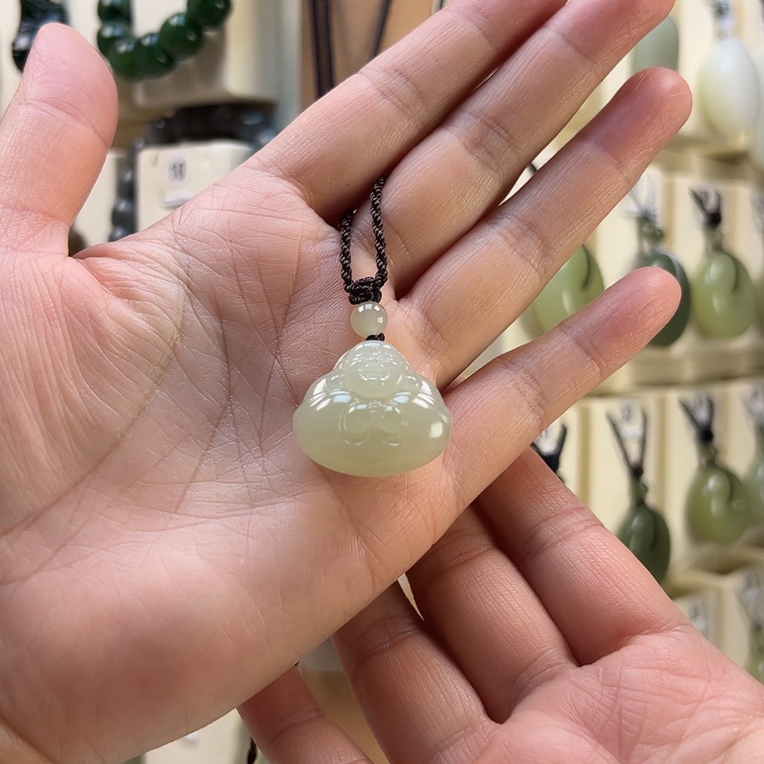 川***、和田玉未镶嵌颈饰