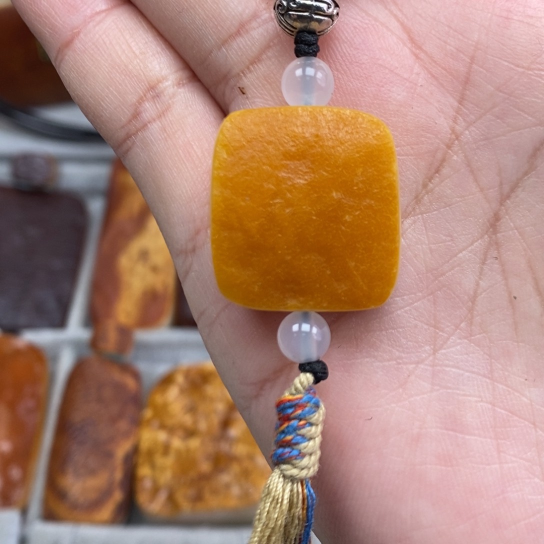 琥珀吊坠(赠链)未镶嵌