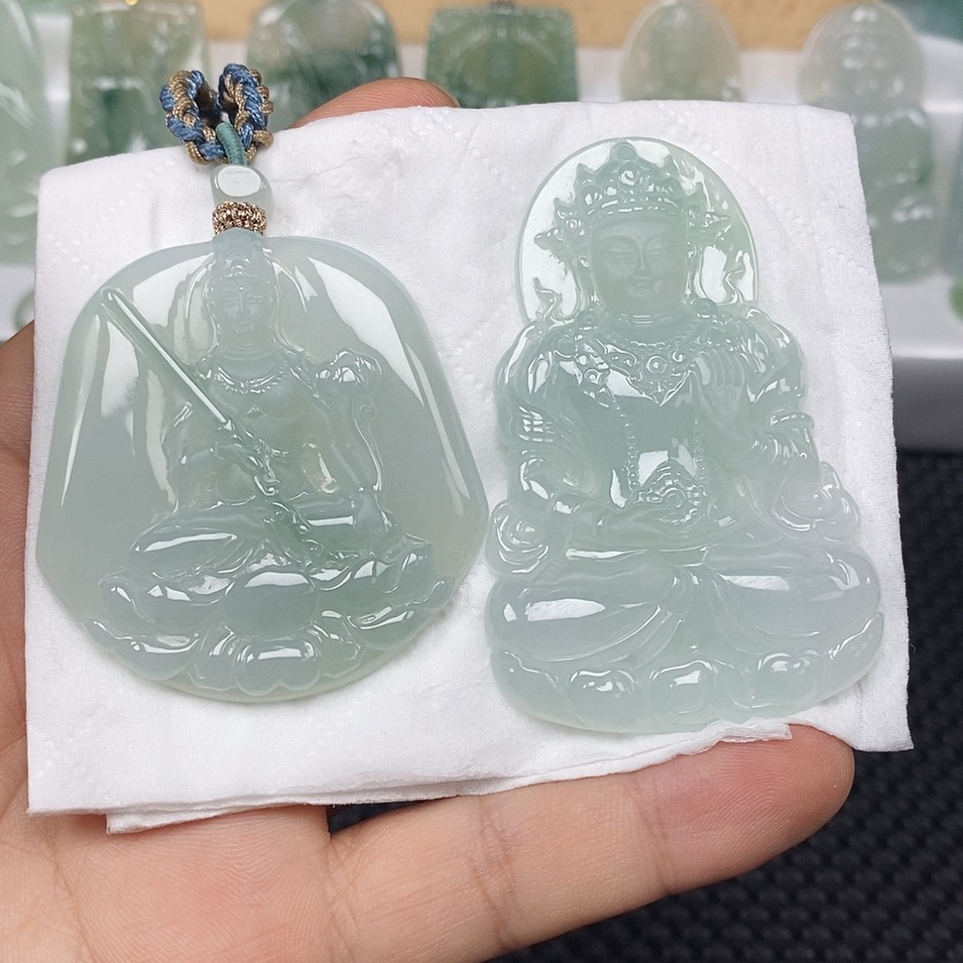 大***生翡翠未镶嵌颈饰翡翠
