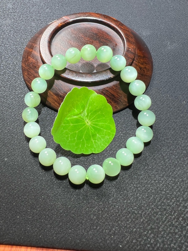 新疆黑羊洞碧玉冰透薄荷绿卡8mm高品质