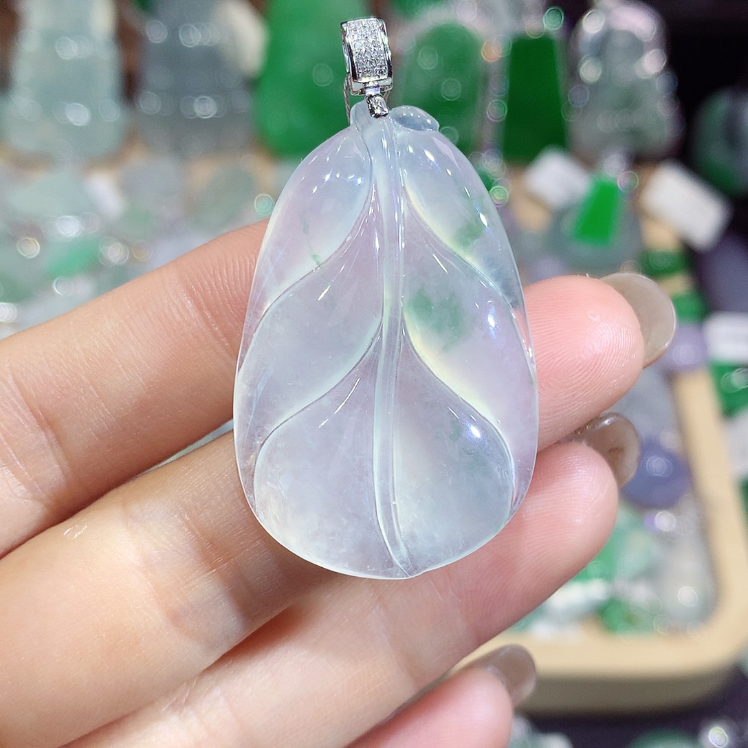 翡翠18K金镶嵌颈饰叶