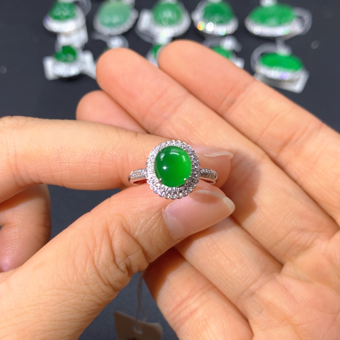 翡翠戒指18K金镶嵌翡翠