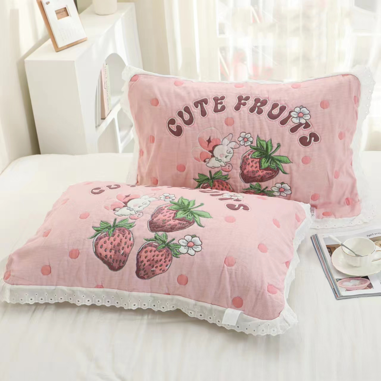 【草莓兔】枕套48×74cm花边泡芙纱布一对装成人卡通柔软