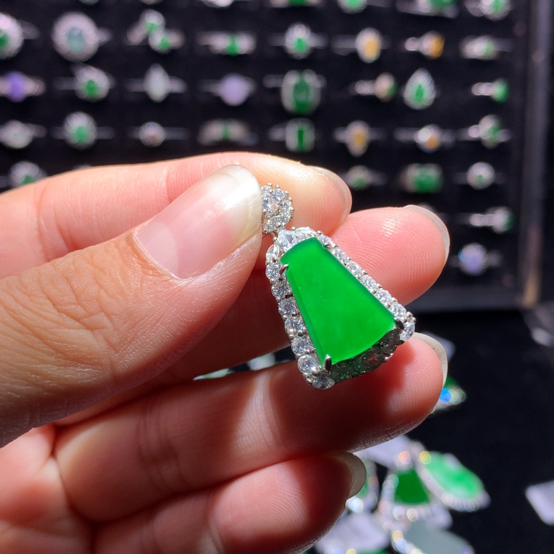 翡翠未镶嵌颈饰翡翠