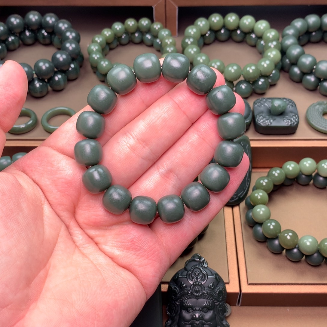 军***民和田玉未镶嵌手链