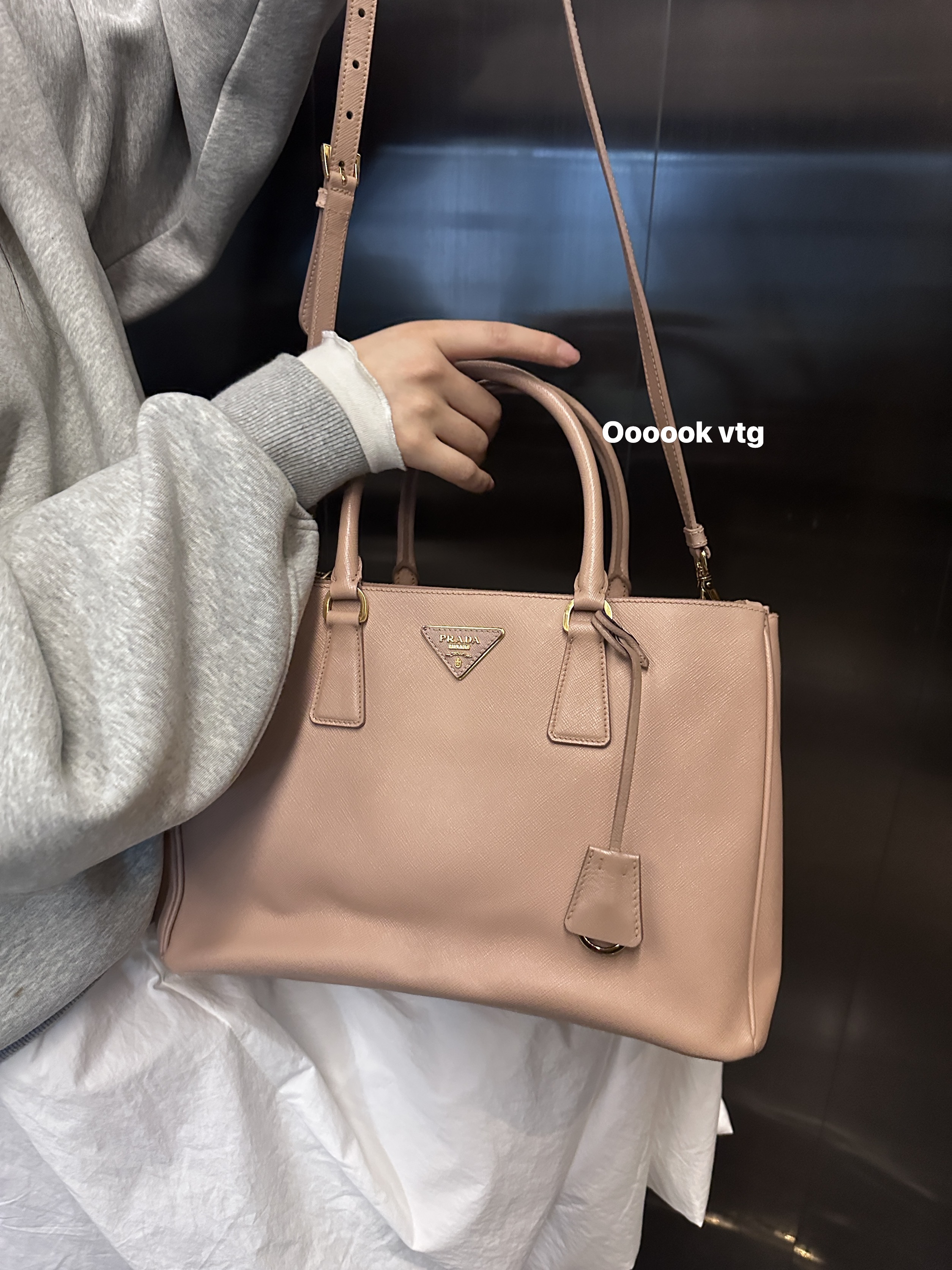 95新 Prada/普拉达 CS6892 PRADA普拉达 奶茶色杀手包