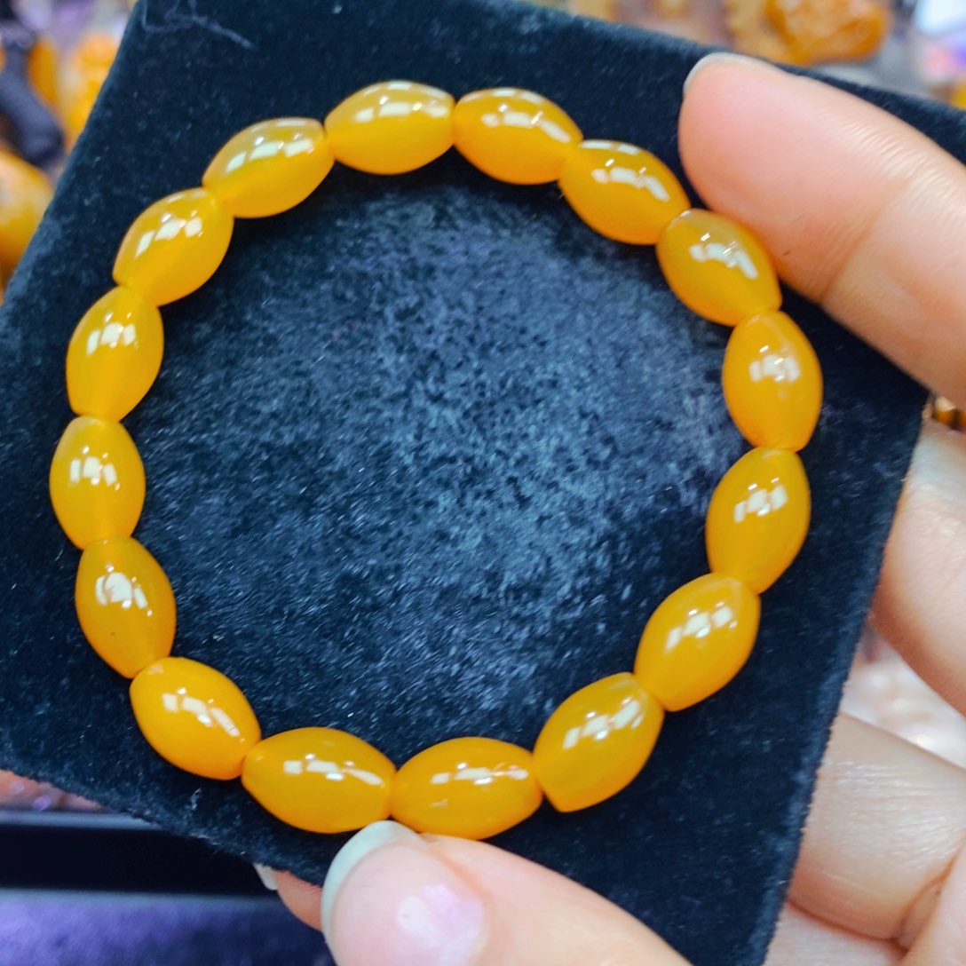 未镶嵌石英质玉（黄龙玉）颈饰