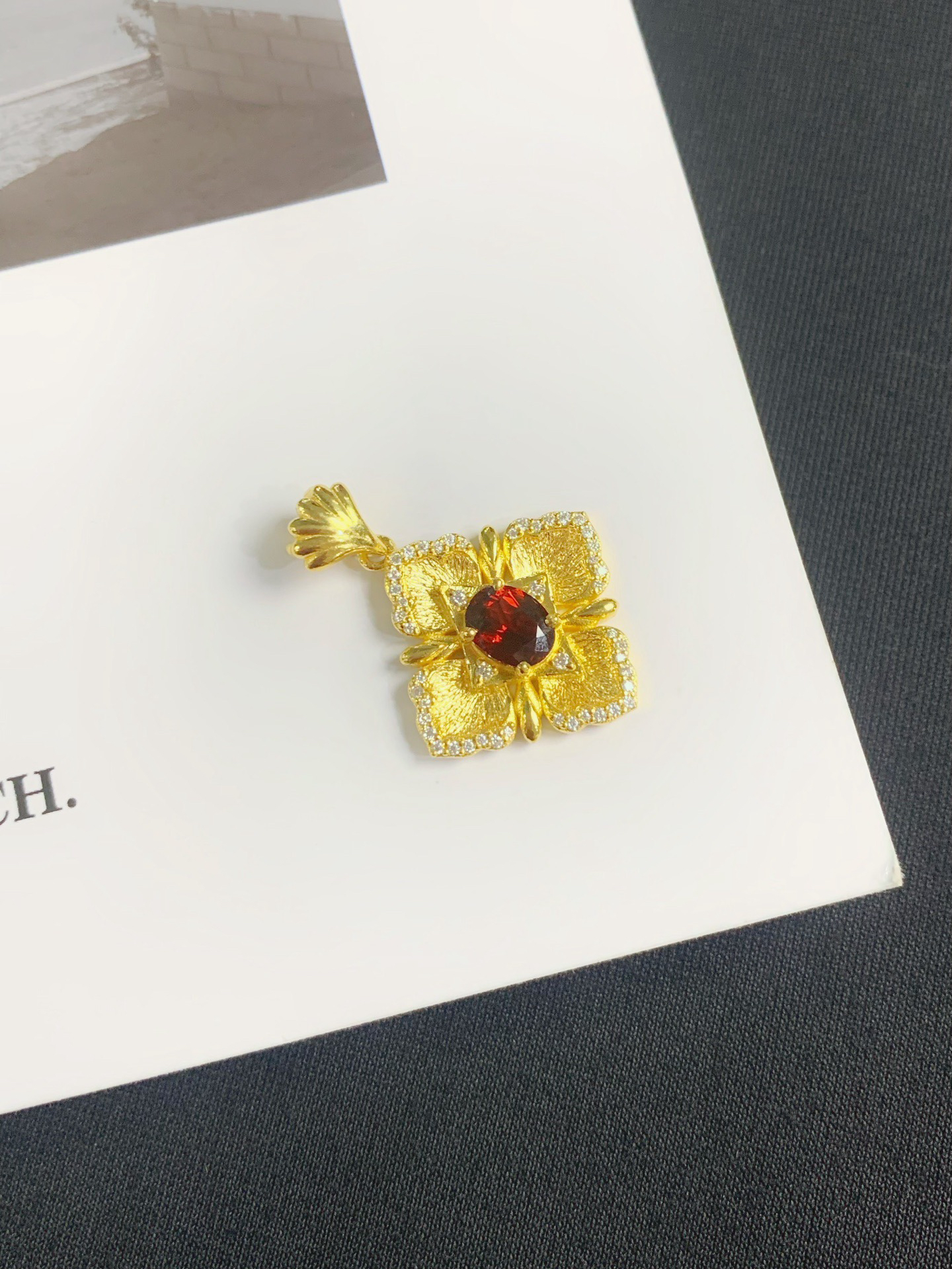 足金999 黄金5G工艺 拉丝四叶草吊坠