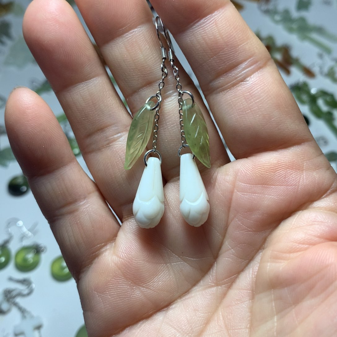 蛇纹石玉耳环未镶嵌