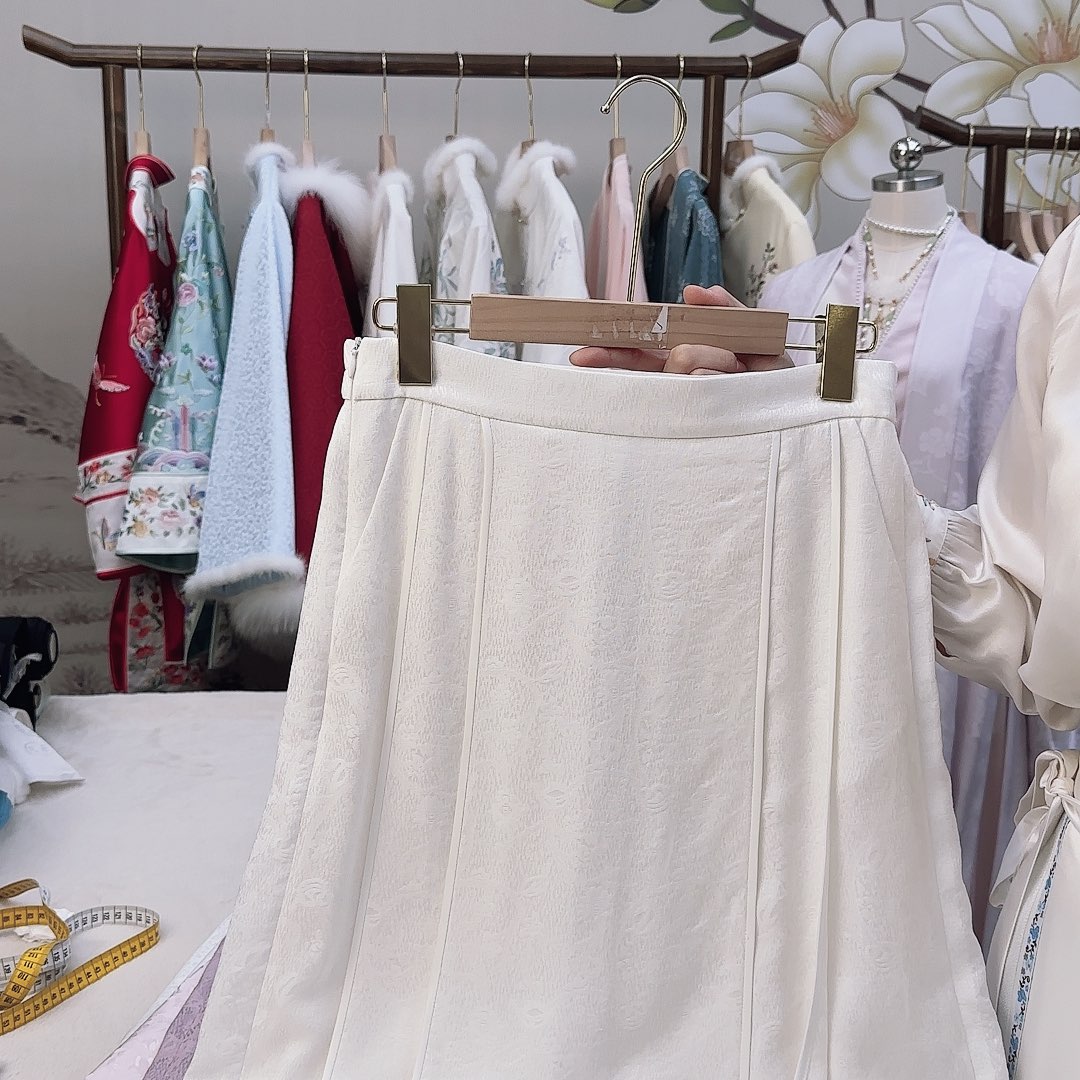 刺绣8.真丝苏绣四季款轻马面裙