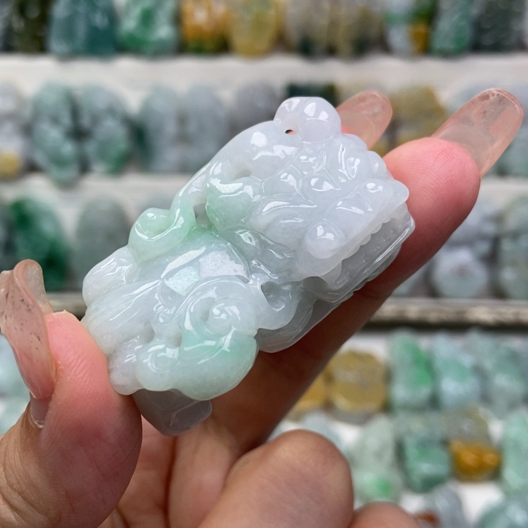 吊坠(赠链)未镶嵌翡翠